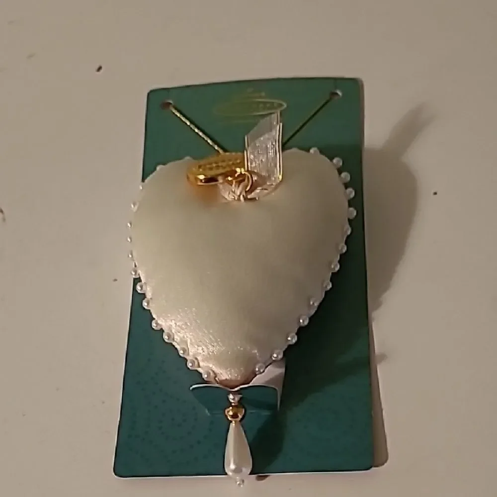 2002 Hallmark Mother Elegant Gold and White Heart Keepsake Ornament